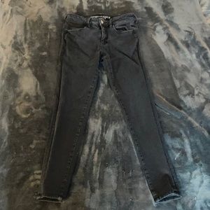 AMERICAN EAGLE - SUPER HIGH RISE SKINNY JEANS (SIZE 8)